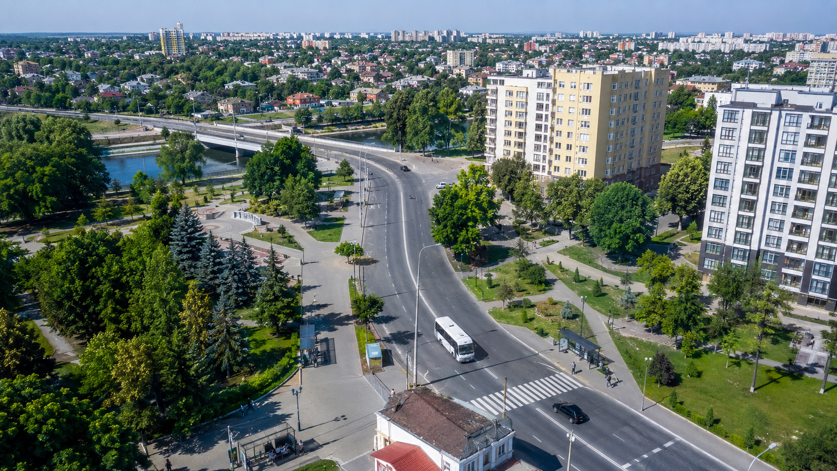 Маршрут міської маршрутки через різні райони та зупинки Вінниці.