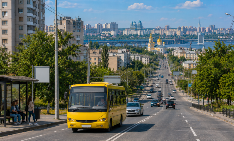 Маршрутка №210 у Києві на міському маршруті