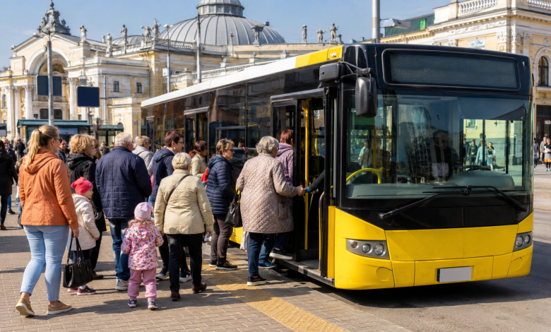 Соціальний автобус С10 біля залізничного вокзалу Одеси
